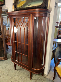 Vitrinenschrank