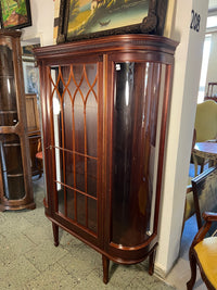 Vitrinenschrank