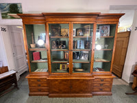 Vitrinenschrank