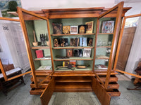 Vitrinenschrank