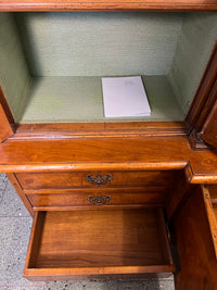 Vitrinenschrank