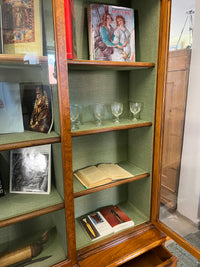 Vitrinenschrank
