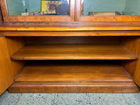 Vitrinenschrank