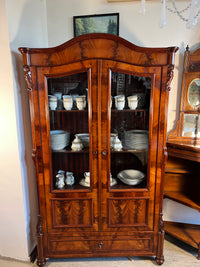 Vitrinenschrank