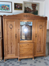 Kleiderschrank