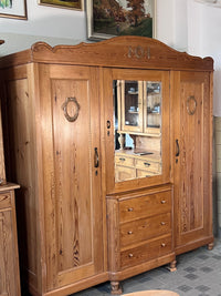 Kleiderschrank