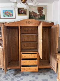 Kleiderschrank