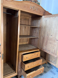 Kleiderschrank