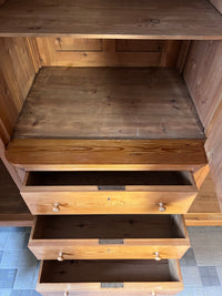 Kleiderschrank