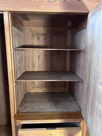 Kleiderschrank