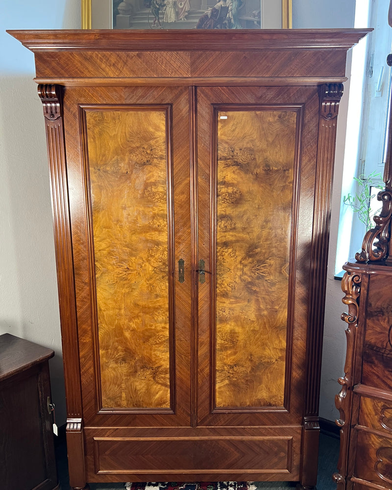 Kleiderschrank