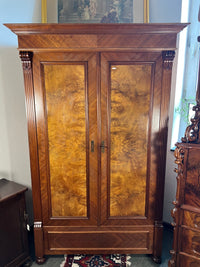 Kleiderschrank