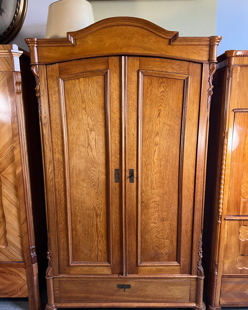 Kleiderschrank