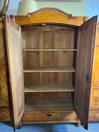 Kleiderschrank