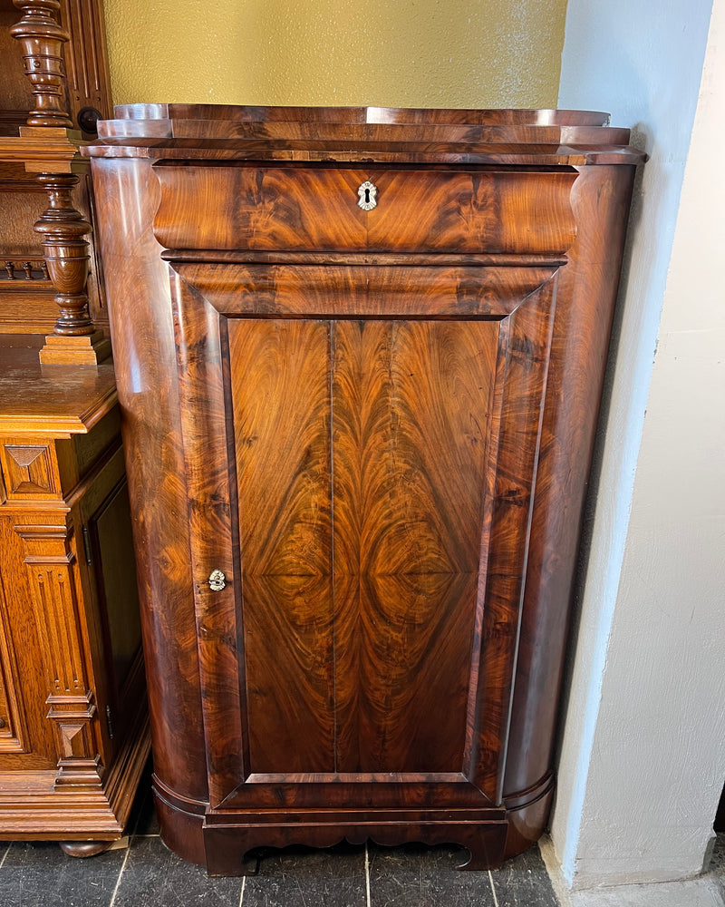Eckschrank · Biedermeier