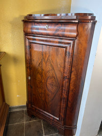 Eckschrank · Biedermeier