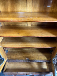 Vitrinenschrank