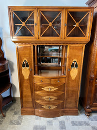 Vitrinenschrank