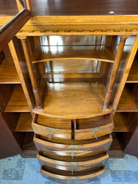 Vitrinenschrank