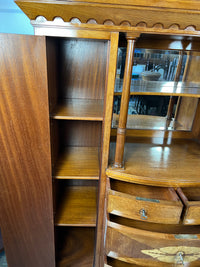 Vitrinenschrank