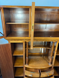 Vitrinenschrank