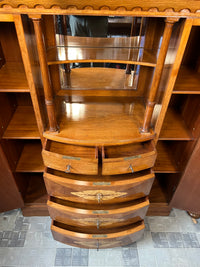 Vitrinenschrank