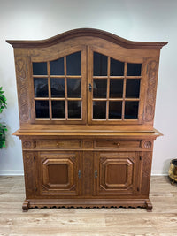 Großer Aufsatzbuffetschrank, aufwendig geschnitzt