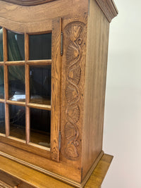 Großer Aufsatzbuffetschrank, aufwendig geschnitzt
