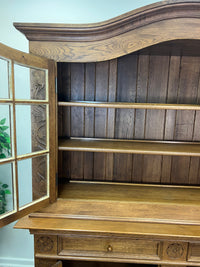 Großer Aufsatzbuffetschrank, aufwendig geschnitzt
