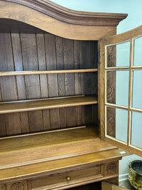 Großer Aufsatzbuffetschrank, aufwendig geschnitzt