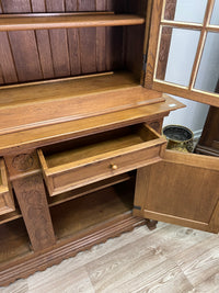 Großer Aufsatzbuffetschrank, aufwendig geschnitzt