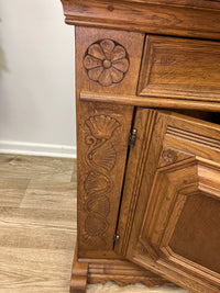 Großer Aufsatzbuffetschrank, aufwendig geschnitzt