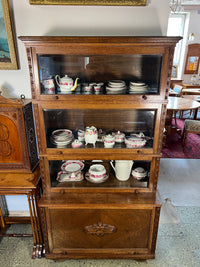 Vitrinenschrank