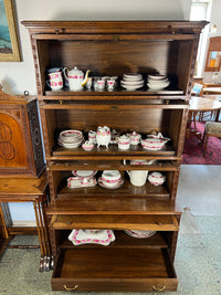 Vitrinenschrank