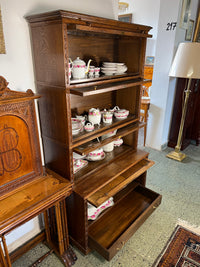 Vitrinenschrank