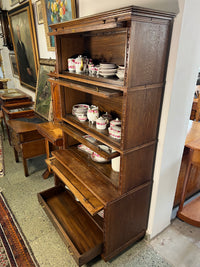 Vitrinenschrank