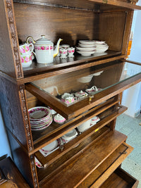 Vitrinenschrank