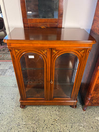 Vitrine · Mid-Century