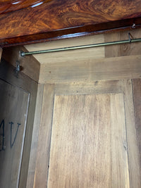 Kleiderschrank