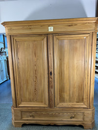 Kleiderschrank