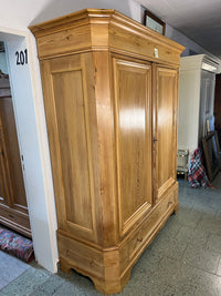 Kleiderschrank
