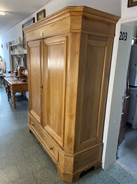 Kleiderschrank