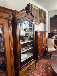 Vitrinenschrank