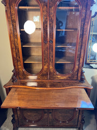 Vitrinenschrank