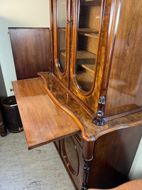 Vitrinenschrank