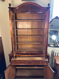 Vitrinenschrank