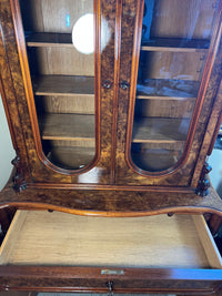 Vitrinenschrank