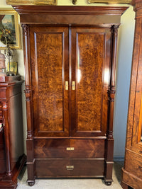 Kleiderschrank
