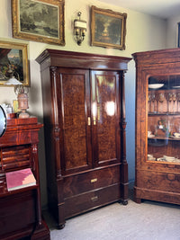 Kleiderschrank