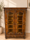 Vitrinenschrank